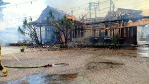 Rumah-Makan-Ampera1.jpg