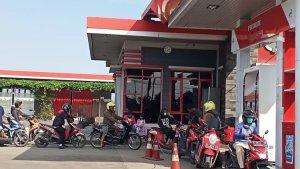 SPBU-di-Kota-Bandung-dan-Kabupaten-Bandung-mengalami-antrean-panjang.jpg
