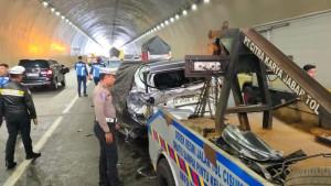 Satlantas-Polres-Sumedang-tangani-kecelakaan-di-Tol-cisumdawu-282025-1.jpg