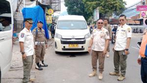 Sidak-travel-Aparat-gabungan-Satpol-PP-dan-Dishub-Sumedang-1892025-2.jpg