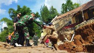 Situasi-di-Lokasi-Pergerakan-tanah-di-KBB.jpg