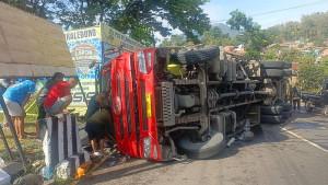 TRUK-TERGULING-di-Nagreg-Kabupaten-Bandung-Kamis-20112025-1.jpg