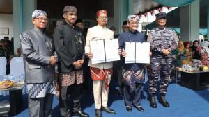 TUNJUKKAN-MOU-Wali-Kota-Tasikmalaya-dan-bupati-tasik-17102025.jpg