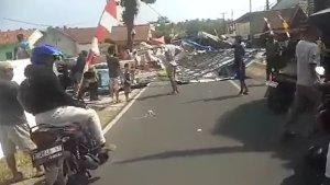 Warung-Hancur-diterpa-Heli.jpg