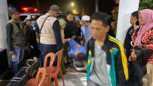 ambulans-angkut-korban-keracunan-MBG-di-cipongkor-1.jpg