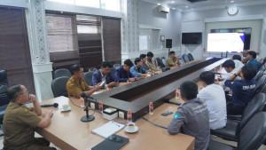 dialogbupatigarutdenganmahasiswa.jpg