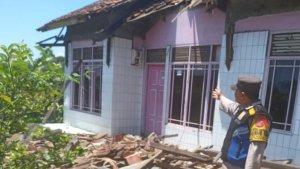 gempa-Garut-rusak-rumah-warga.jpg