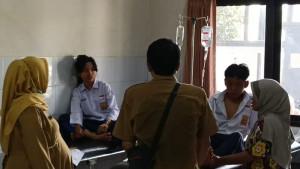 keracuna-MBG-siswa-SMPN-4-Ciamis-dirawat-di-Puskesmas-Pamarican-1.jpg