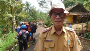longsor-Camat-Cigalontang-Dedi-Heriyawan-2992025-1.jpg