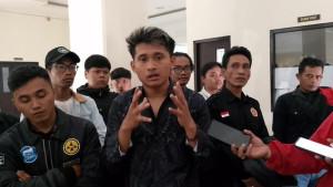 massa-ketika-melakukan-penyegelan-di-ruang-kerja-Bupati-Tasikmalaya-2392025-1.jpg