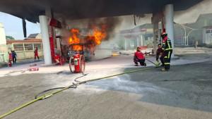 mobil-terbakar-di-SPBU-cimahi-11102025-1.jpg