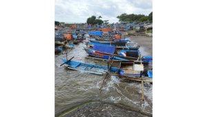 perahu-rusakk-sakk.jpg