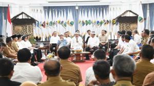 rakor-infrastruktur-jabar-diikuti-kepala-kepala-daerah-1.jpg