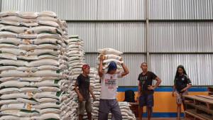 stok-beras-di-bulog-1.jpg