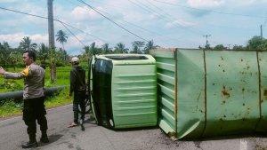truktergulingdimanonjaya.jpg