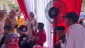 warga-dan-wabup-garut-debat-2.jpg