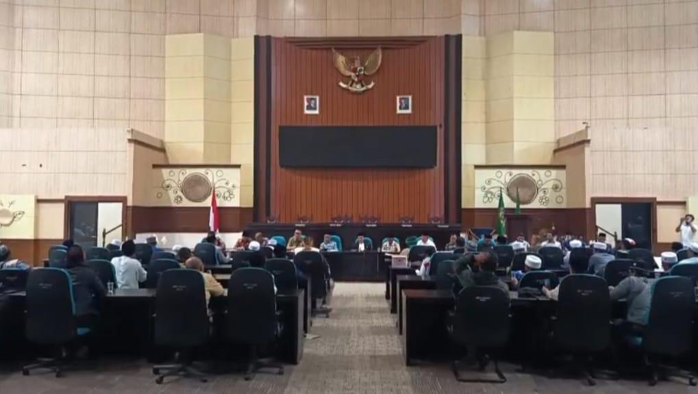 Audiensi-soal-ahmadiyah-dprd-kota-tasikmalaya-1.jpg