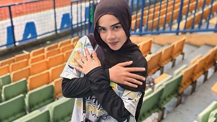 Bobotoh-geulis-asal-Kota-Bandung-Rachma-Nurhaliza2.jpg