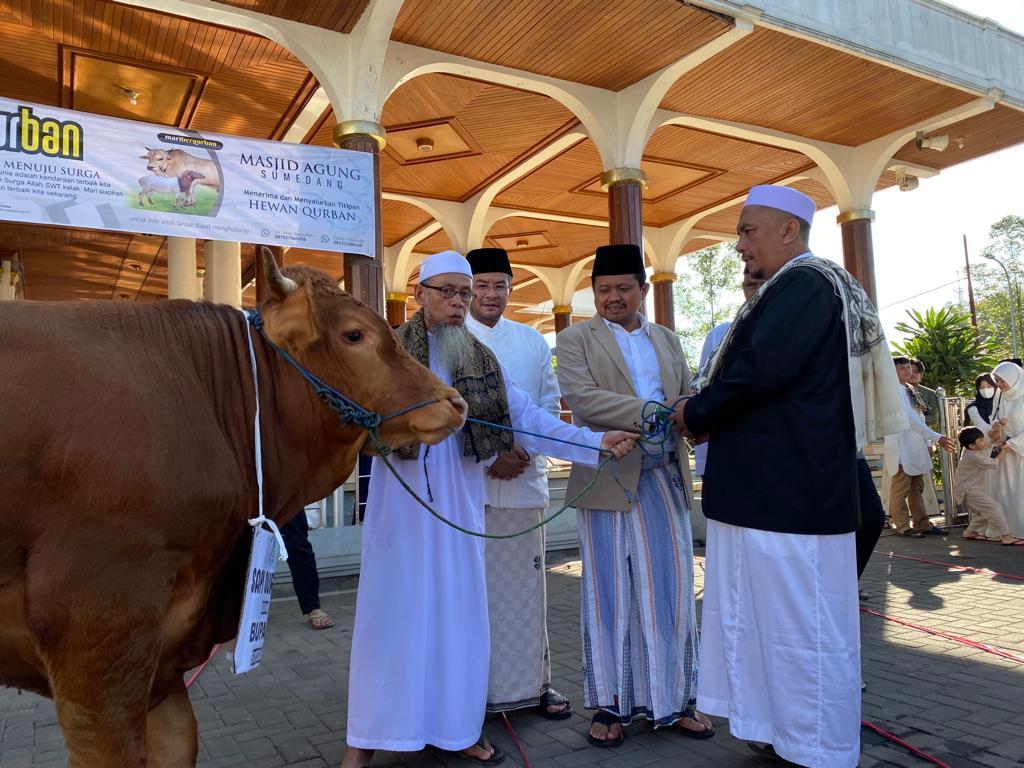 Bupati dan Wabup Salat Iduladha di Masjid Agung Sumedang, Ajak Warga Ambil Hikmah Kurban
