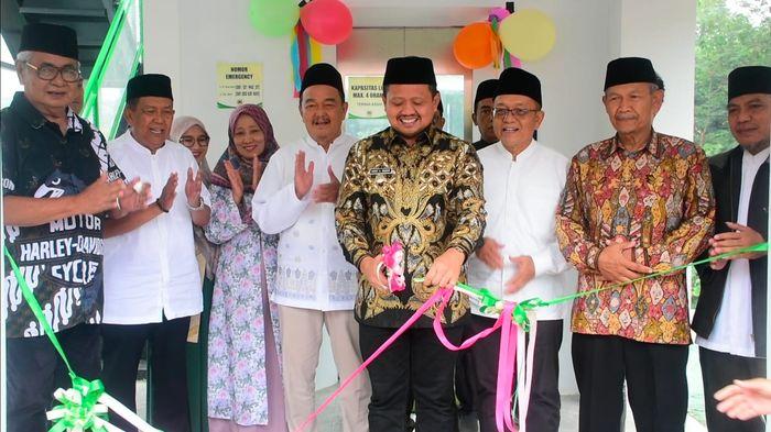 Bupati-Sumedang-Dony-Ahmad-Munir-masjid-raya-ciromed-2312026-1.jpg