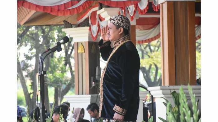 Bupati-Sumedang-Dony-Ahmad-Munir-saat-memimpin-Upacara-Bendera-Peringatan-Hari-Jadi-ke-445.jpg