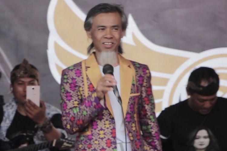Lirik dan Chord Lagu Sunda Baluweng dari Oon B: Anjeun Sakiceup Mere ...