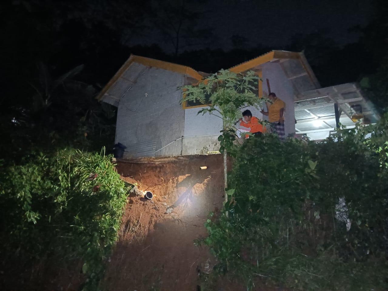 Hujan Deras Sebabkan Tanah Longsor di Cipaku, BPBD Sigap Tangani Ancaman