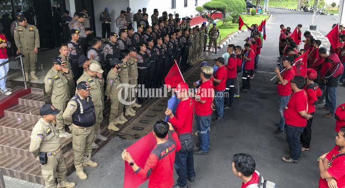 Ketua SPSI Jabar Desak PJ Gubernur Jabar Naikkan Upah Minimum Setara Pensiunan Sebesar 12 Persen