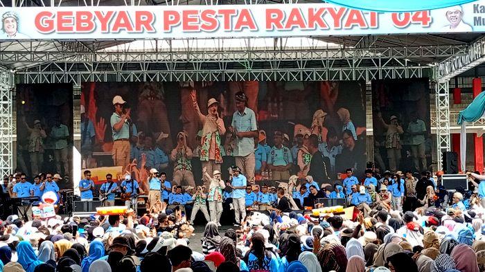 Diky-Chandra-kampanye-akbar-di-Stadion-Wiradadaha-16112024.jpg