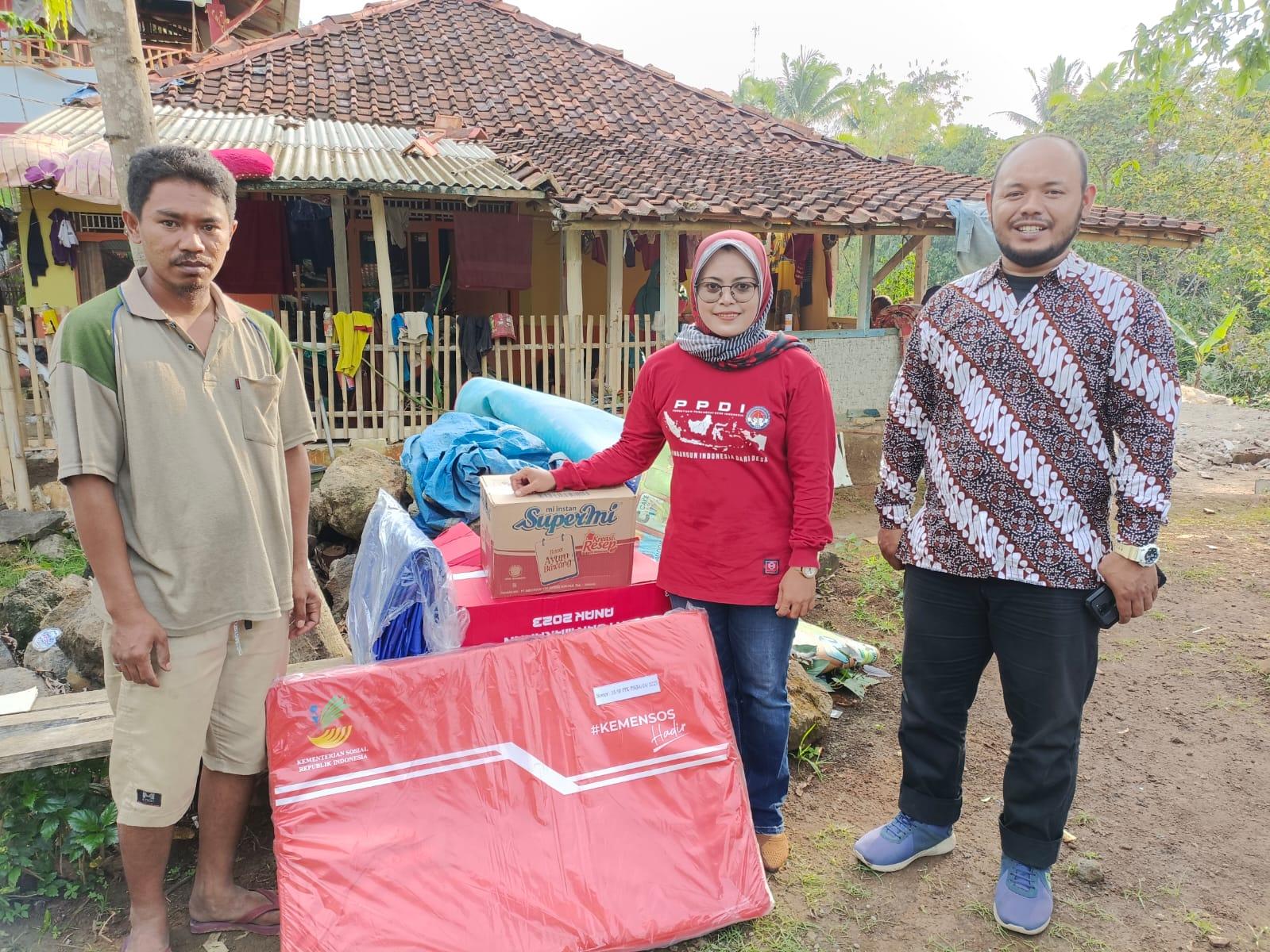 Pemilik Rumah Panggung di Cidolog Ciamis yang Ambruk Dapat Bantuan dari Dinsos