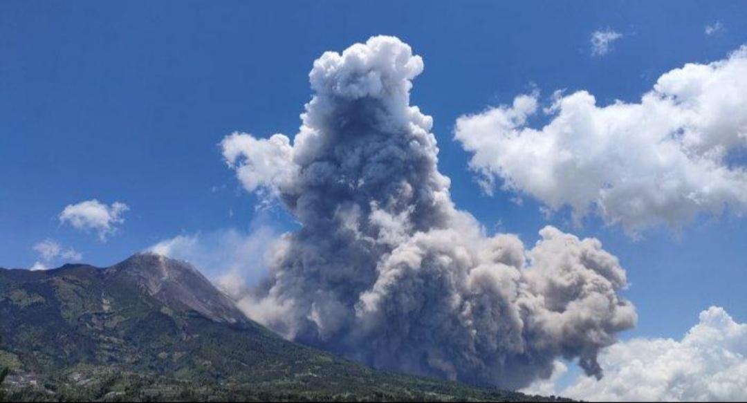 Badan Geologi Imbau Warga Jauhi Area Berbahaya usai Gunung Merapi Erupsi