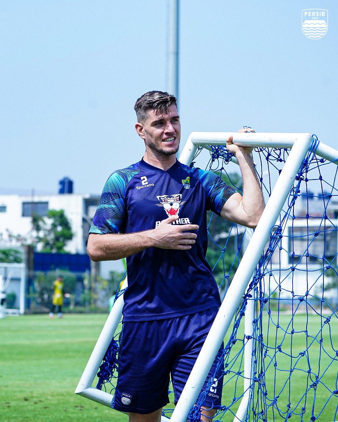 Jelang Lawan Zhejiang FC, Bobotoh Mesti Bersyukur Bek Andalan Persib Bandung Sudah Terlihat Berlatih