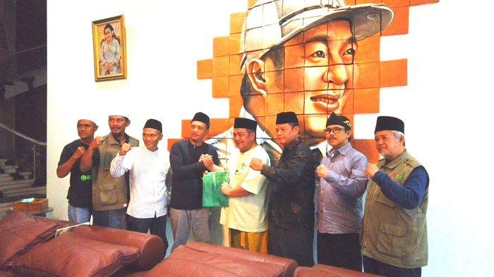 Hamida-ke-Ketua-DPC-PPP-Garut-Yudi-Nugraha-Lasminingrat.jpg