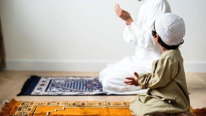 Ilustrasi-sholat-berjamaah-di-rumah.jpg