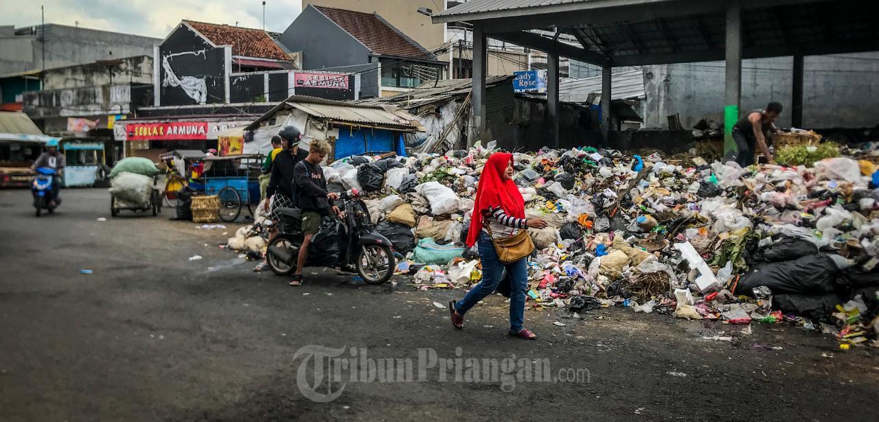Hari Ini, Tumpukan Sampah di TPS Pasar Lama Tasikmalaya Akan Diangkut
