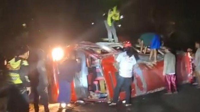 Kecelakaan-maut-di-Tanjakan-Cae-Wado-Sumedang-01112025-2.jpg