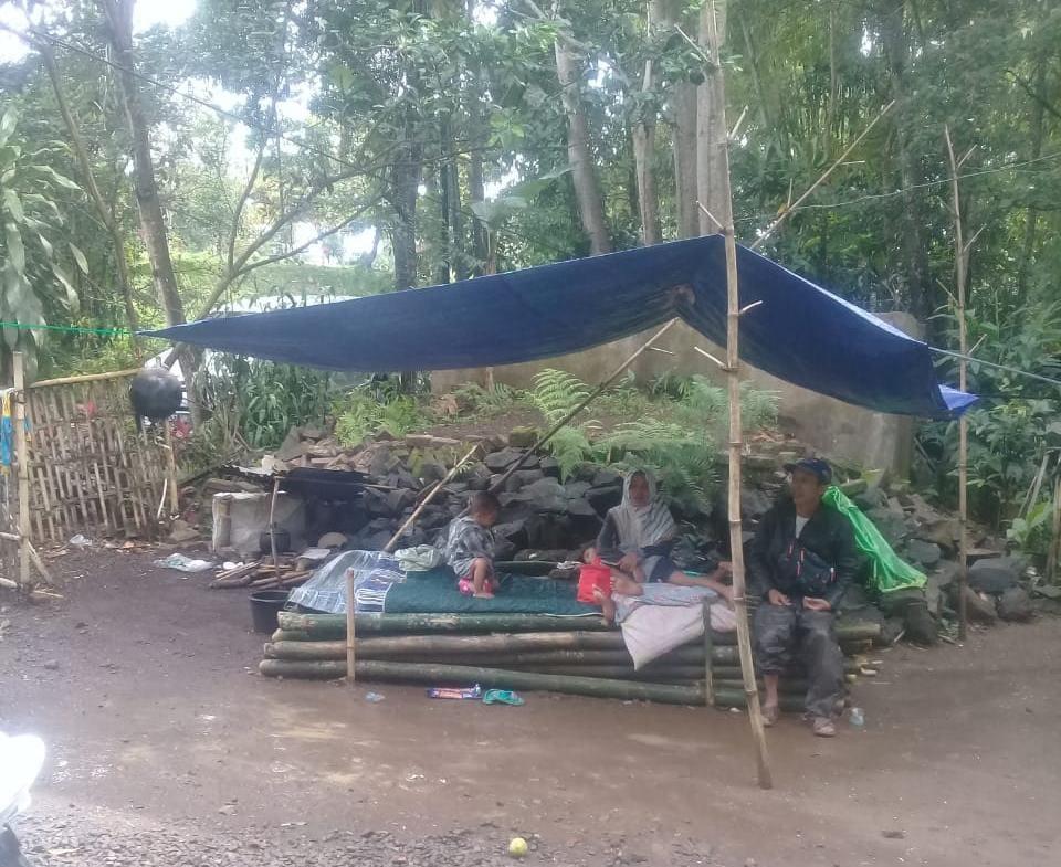 Keluarga Emus Mulyadi Kembali ke Rumah Panggung di Kampung Gintung, tapi Takut Tidur di Dalam