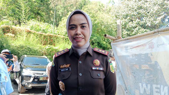 Kepala-Kejaksaan-Negeri-Kajari-Sumedang-Yenita-Sari-372024-1.jpg