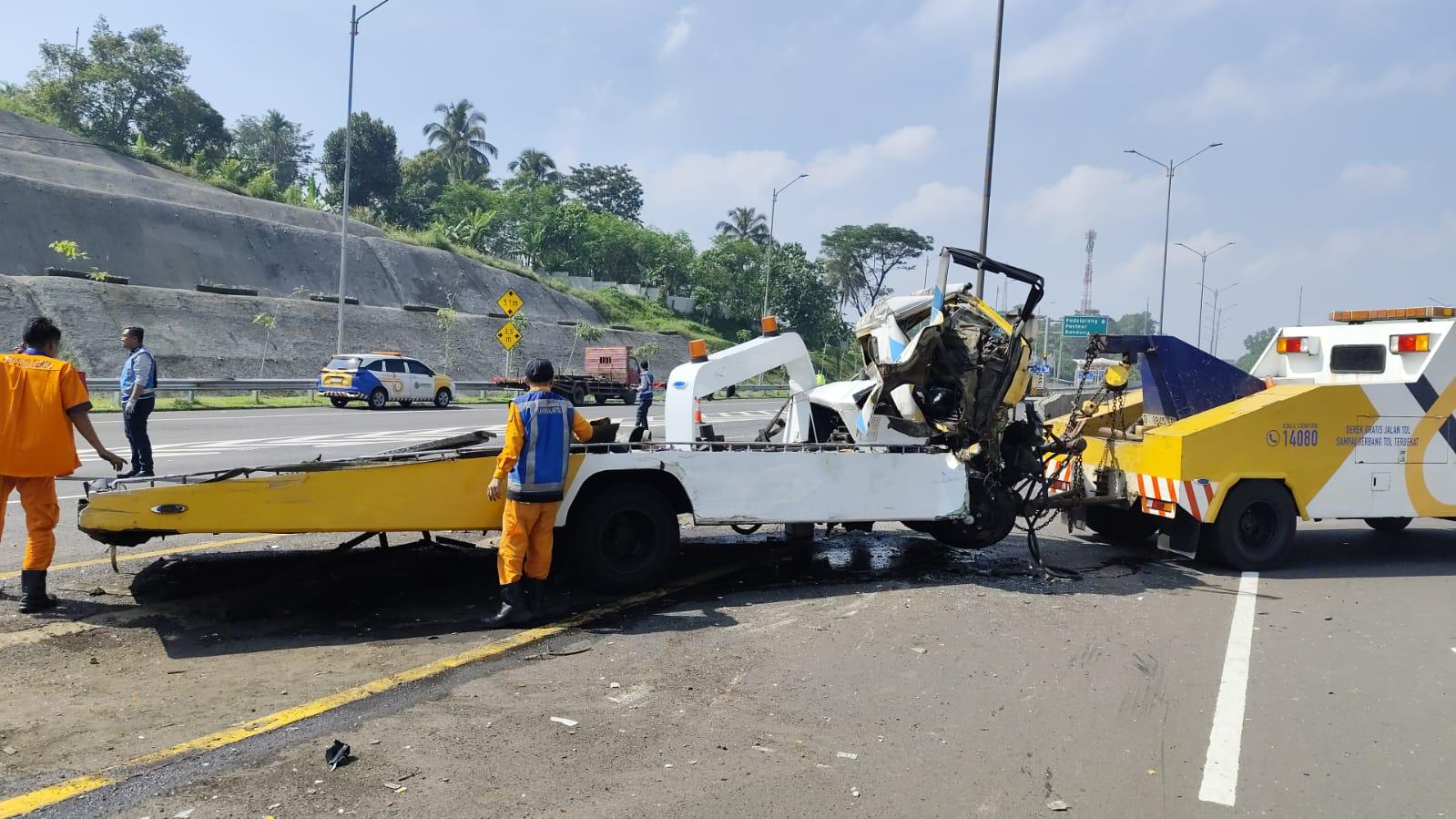 Kronologi Kecelakaan di Tol Purbaleunyi Km 99,  Mobil Derek Jasa Marga Dihantam Bus Primajasa