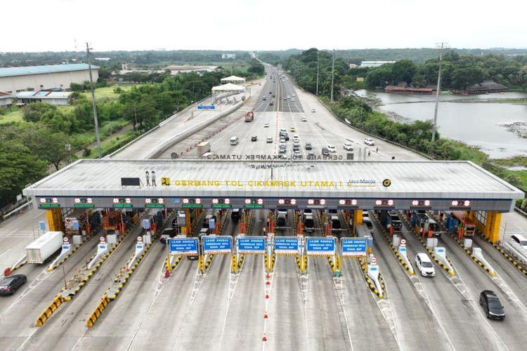 Lalu-lintas-kendaraan-yang-meninggalkan-wilayah-Jabotabek-melalui-Gerbang-Tol-Cikampek.jpg