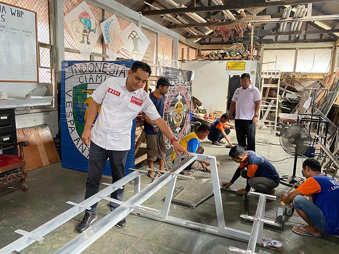 Warga Binaan Lapas Kelas II B Ciamis Buat Kursi Taman Pakai Las Listrik, Asah Pengembangan Diri