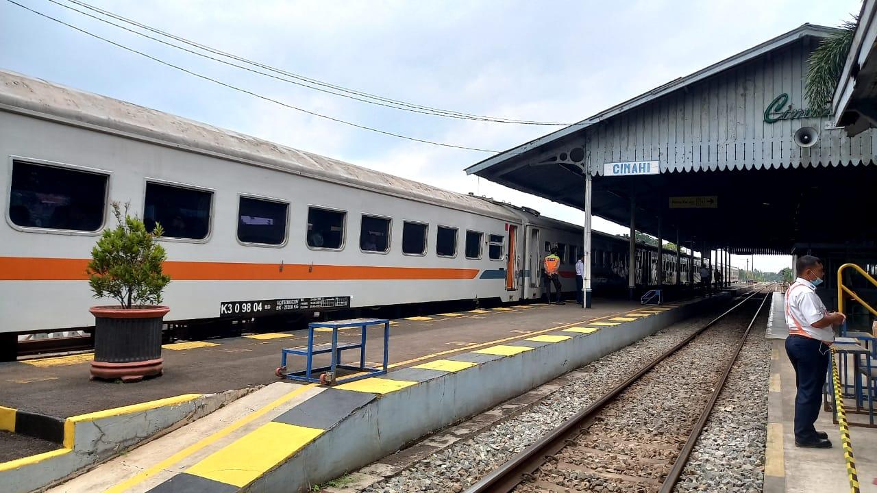 Jadwal Kereta Api KRD Bandung Raya Hari Ini 1 Maret 2023, Relasi Cimahi-Cicalengka