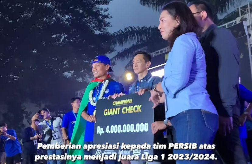 Ribuan Orang Sudah Menyemut di Rumah Haji Umuh di Ciluluk Sumedang, Ada Ade Astrid