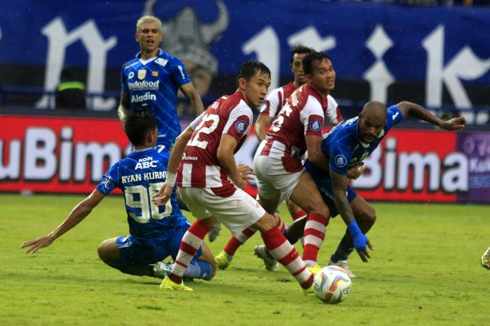 Persib-vs-Persis-gais.jpg