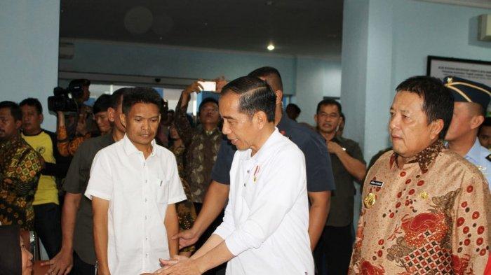 Presiden-Indonesia-Joko-Widodo-saat-berkunjung-ke-RSUDAM-beberapa-waktu-lalu.jpg