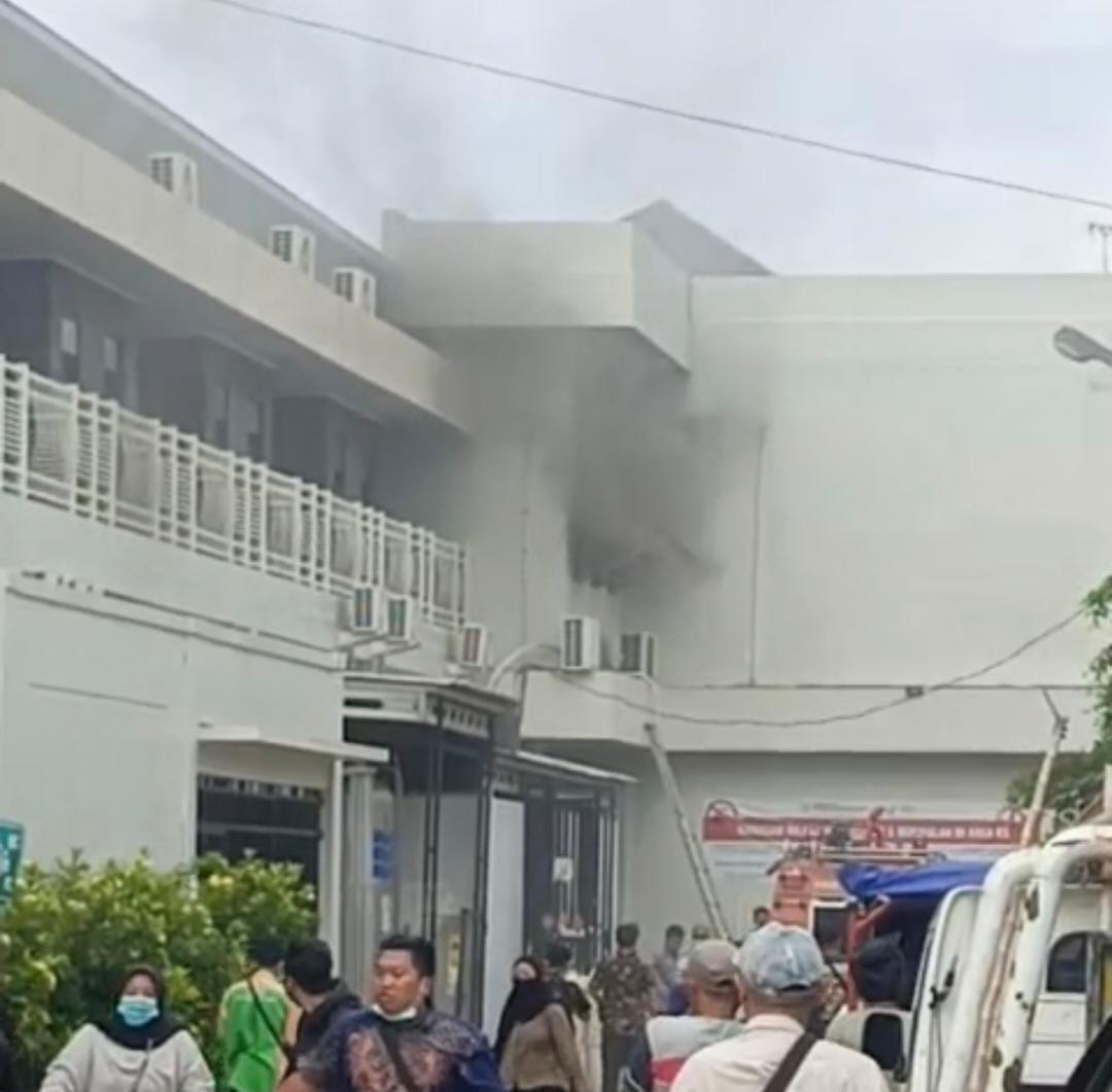 RS-PAMANUKAN-TERBAKAR.jpg