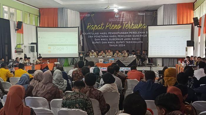 Rapat-pleno-terbuka-rekapitulasi-suara-pilkada-serentak-2024-di-Kabupaten-Tasikmalaya.jpg