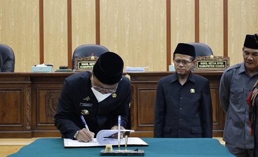 Rapat Paripurna DPRD Ciamis, 16 Raperda Ciamis Sah Menjadi Perda