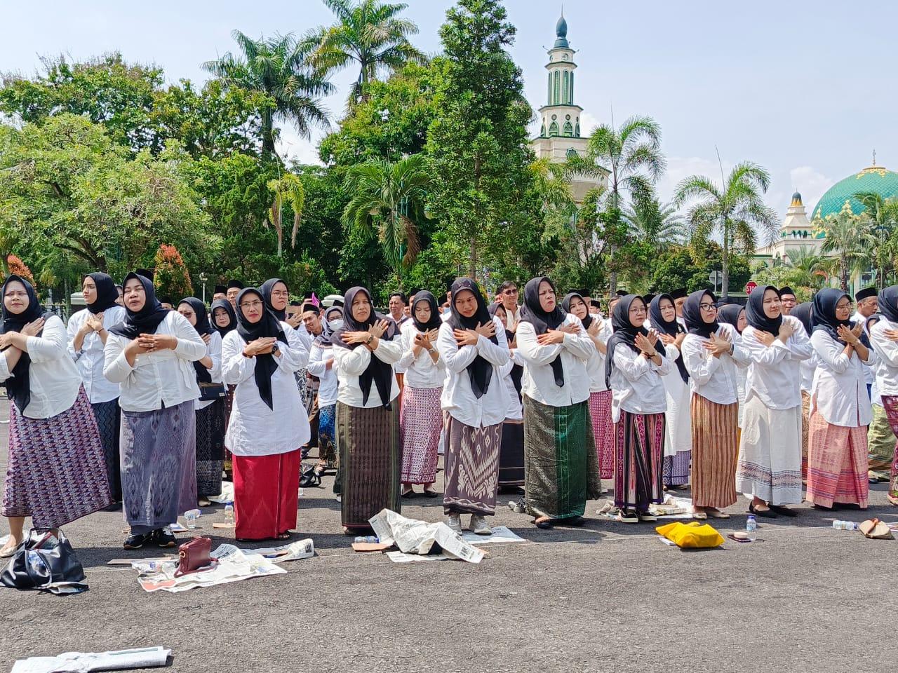 Pecahkan Rekor Muri di Jabar Pj Bupati Ciamis Dukung Pelestarian Sarung Tenun
