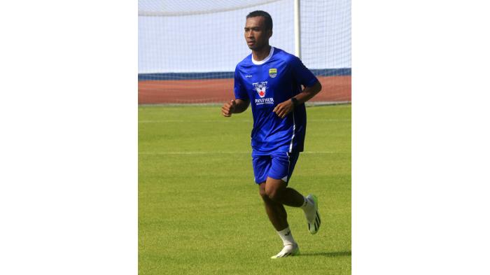 Robi Darwis Akui Dapat Tawaran dari Klub Lain, tapi Ingin Fokus di Persib